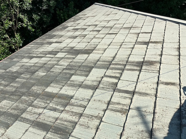 経年劣化したスレート・別角度